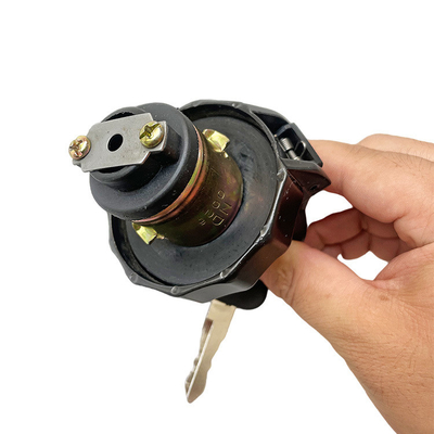 Cubierta negra del tanque de combustible para automóviles 1104911100009 para camiones FOTON Partes originales de camiones pesados
